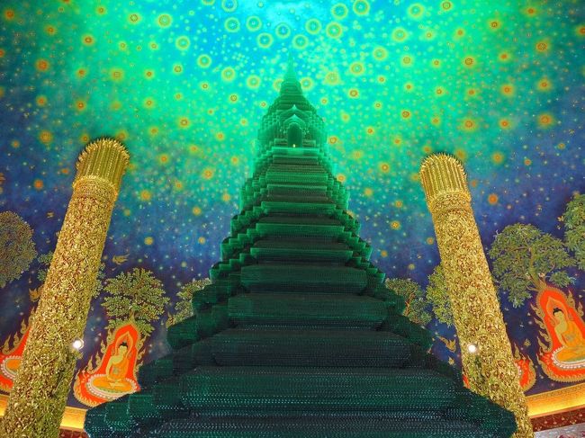 入った途端、天井見上げて！