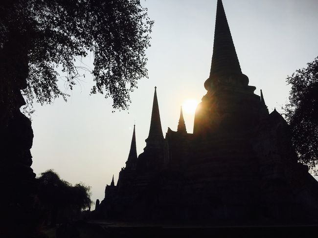 アユタヤの、お寺と太陽