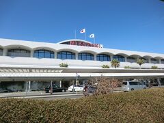 14:27
宮崎空港です。
空港から宮崎県各地行きのバスが発着しているので、ここでバスを乗り換えましょう。