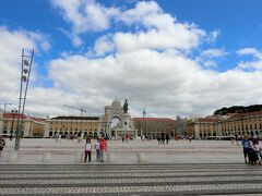 コメルシオ広場です。
この日も暑かった…！