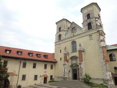 修道院はツアーガイドでのみ見学ですが教会は自由に見学可。
今回は教会のみ中に入りました。