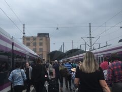 30分ほどで中央駅到着。I線かＰ線どちらかがパシラ止まりでした。今だけでしょうか？