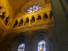 少し休憩してカテドラルへ。
シンプルな内装だったイメージです。
なぜか写真がない、、
ステンドグラスが綺麗でした。
夜、外から見るのも綺麗でした。