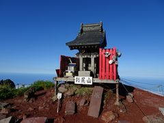 利尻山（北峰）に登頂！登山口から3時間。
日本百名山の58座目。
到着時は他に誰もいませんでした。