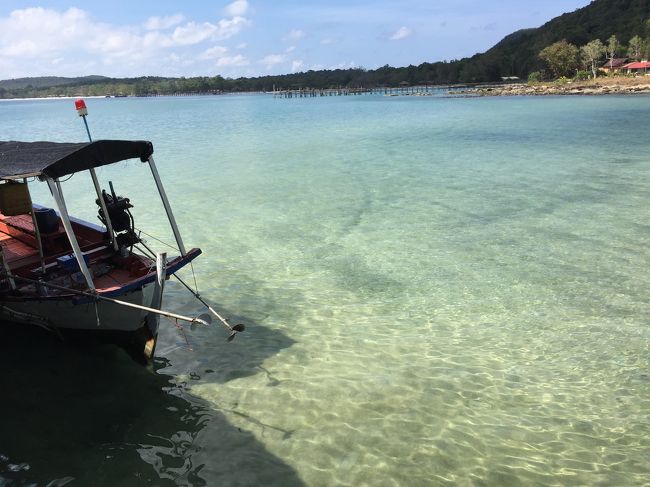 待っている間に魚釣りに出かけたのだけれど、私は船酔いはするし、収穫はゼロで散々だった。