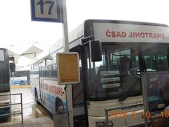 　チェスケー・ブディェヨヴィツェ駅に近いバスターミナルからホラショヴィッツェに向かいました。