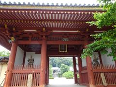 叡福寺の門から一直線に聖徳太子御廟が見えます
それにしても、4travelの「聖徳太子墓」は無いんじゃないかと…