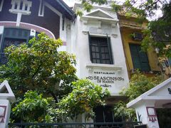 ガイドさんオススメのベトナム料理のレストラン
「SEASONS OF HANOI」で豪華ランチを食べました。