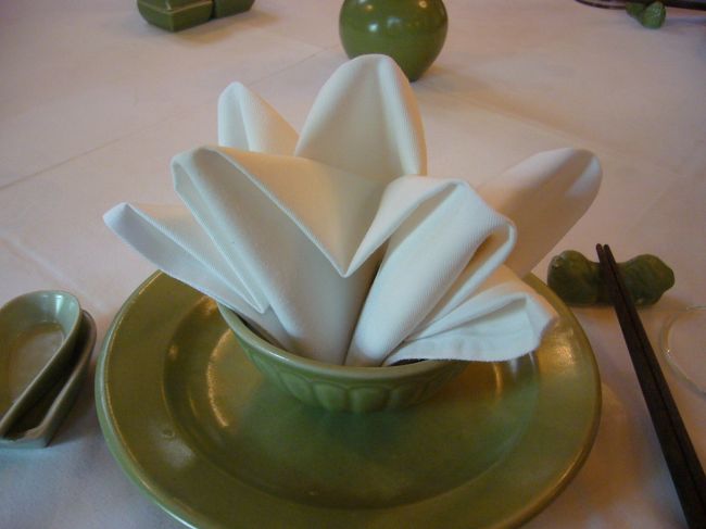 ナプキンが蓮の花（？）の形でした。<br />凝ってますねぇ。