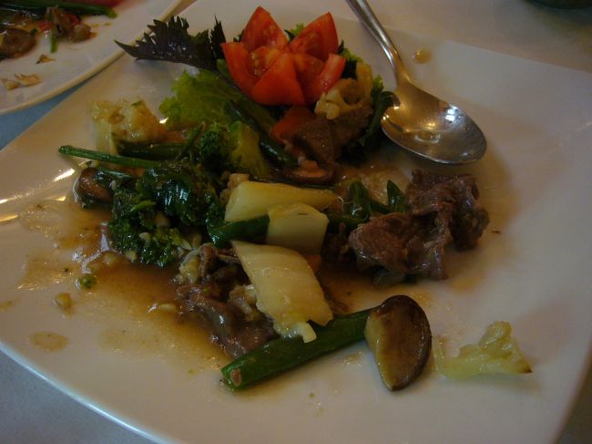 インゲンと牛肉、キノコの炒め物。