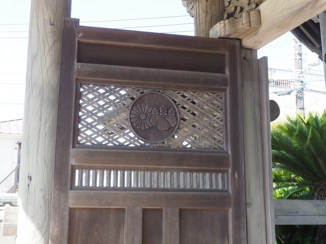 扉に寺紋が・・・