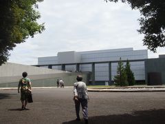 美術館が見えてきました
バス停から10～15分 かかりました