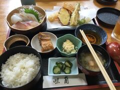 味角で昼食です。
味角は久しぶりです。
前回は天ぷらが美味しかったの天ぷらにしましたが、
前回は法事のため豪華な食事でしたが
今回は昼のメニューの定食。
前回のようには行きませんでしたが満腹になりました。