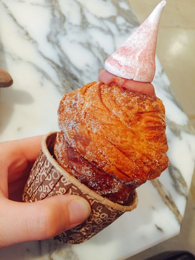 これがクロッフィン！！！<br />クロワッサンとマフィンを合体させたようなものです！！<br /><br />サックサクでおいしいし、<br />何よりインスタ映え～～