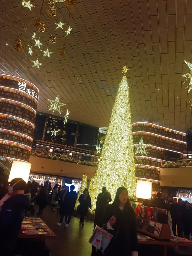 今まで長々と書いて来ましたが、<br />弾丸韓国旅行の今回の旅はこれで終わりです！<br /><br />ただ、私は旅行大好き芸人なので、<br />まだまだ書くことは沢山あるので、<br />これからも読んでいただけたら嬉しいです❤︎<br /><br />また近々アップしますね！！<br /><br />あんにょん！