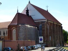 聖ゲオルギ教会（St. George the Martyr Church）でカウナス城の前に立っているローマカトリック教会です。1471年に建造された教会が後で石造に改修、改造されています。