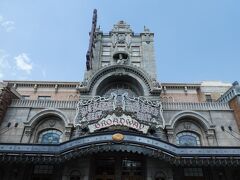 食事をした後、東京ディズニーランドで3回目の燦水！サマービートを見ようと思いましたが、メディテレーニアンハーバーにあるイフォメーションボードのキャストさんに確認すると中止ということでそのまま残って久しぶりにビッグバンドビートを鑑賞することに！
建物内ですので高気温で内容変更も中止の心配も要らないので安心です。

久しぶりでしたが、シンガーさん4人とも見たことない方でした!?
新しい方なのかな!?
萬斎さんや好きな女性ダンサーさんはおりました。