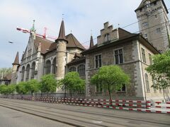 中央駅の逆側にはスイス国立博物館が鎮座しています。
あまり興味がなかったので今回は見送り。