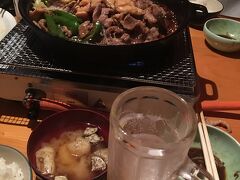 　 プチホテルブランフルールで宿泊しました。
　夕食はジンギスカンです。羊の肉は柔らかく美味しかったです。
　量が多すぎて食べきれませんでした。