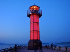 赤灯台が、赤く光り輝き始めました！
灯台全体が赤く光り、これが赤灯台と言われる由縁。