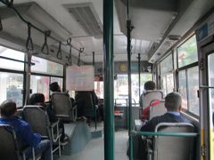 物価はとにかく安いのと11月といえども暑いので
バスで市内観光してみる
