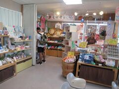 売店。「くば屋ぁ」