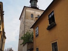 ロトゥルシュチャク塔に登るために階段をテク×2、意外と足にくる。でも上からの見晴らしはオススメ。