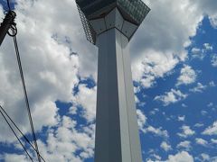 到着しましたぁ……五稜郭タワー&#128508;




この日はお天気も良かったんで、タワーの上から綺麗な五稜郭が拝めそうですわ&#127925;




早速、五稜郭タワーに登ってみたいと思いますぅ&#127925;



