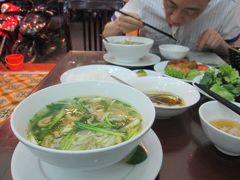 食べまくります