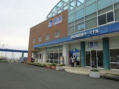 【その４】からのつづき

鳥羽から伊勢湾フェリーに乗り、到着した伊良湖岬のフェリーターミナル。
道の駅にもなっている。
