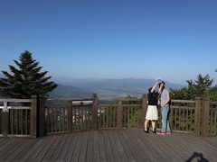 伊香保温泉を後にし、榛名山へ向かって進んでいくと、途中に高根展望台があります。