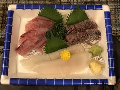 今日のアテ用に、地アジやイカともう一種類の魚をさばいてもらってお刺身にしてもらう。

私は刺身は基本あんまり食べないのでわかりませぬが、くそだんな曰く「捌きたてでめっちゃうまかった」そうです。