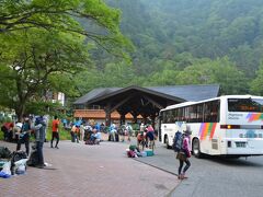 30分ぐらいで上高地バスターミナルに到着。

支度をしてGO！