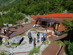 2時間ぐらいで岳沢小屋へ。