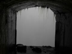 「ジャーニー・ビハインド・ザ・フォールズ」
カナダ滝を裏から見れます。ってトンネルの先までは行けず覗ける感じ。意外とインパクトは無いです。