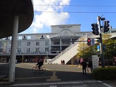 階段なしで駅に行けるので便利。
駅前のＪＲ九州ホテル熊本に戻ります。

（つづく）