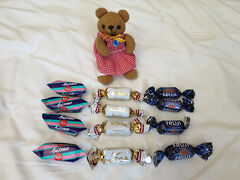 ウェハースチョコ、リガ、ブルーベリー入りの3種類。
13個買って、ぴったり1ユーロ！

狙ったわけではないけれど、
この値段に店員さんも笑っていました。

ちなみに、画像には12個しか映っていませんが、
撮影前に1個、食べちゃいました（＾＾；