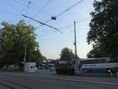 チューリヒ中央駅の近くにある、現地ツアーの集合地点へ。ユングフラウヨッホへのツアーにバスで出発。
