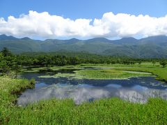 湖畔展望台から一湖と知床連山。右端が羅臼岳で左端が硫黄山。