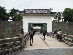 二の丸から本丸へ。
二条城に関して言えば二の丸がメインで、本丸はおまけ的な感じですね。