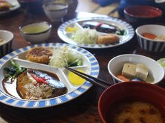 針ノ木小屋の夕食。ボリュームがありました。