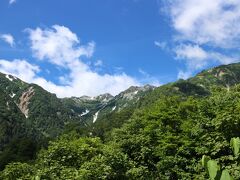 下山しました。
下から見る山の稜線がきれいでした。
いつか、扇沢から周回コースを歩きたいです。