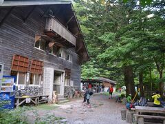 まずは広河原山荘へ。

こちらでトイレなど済まし登山開始！