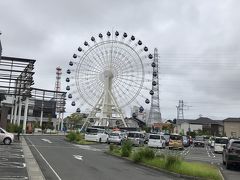 昼頃に最初の目的地である
三井アウトレットパーク仙台港に到着。
仙台は時おり小雨が降る天気で、
この時期にしては涼しい天候でした。