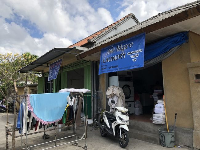 今朝、開店と同時に、Ne'Mareに出しに行ったランドリーを受け取りに来ました。<br />12時までに仕上げてくれる？と言うと、Expressということで、2倍の値段でやってもらいました。<br />２倍と言っても100円が200円になる、というくらいなものです。<br />Ne'Mareの香りには勝てません。