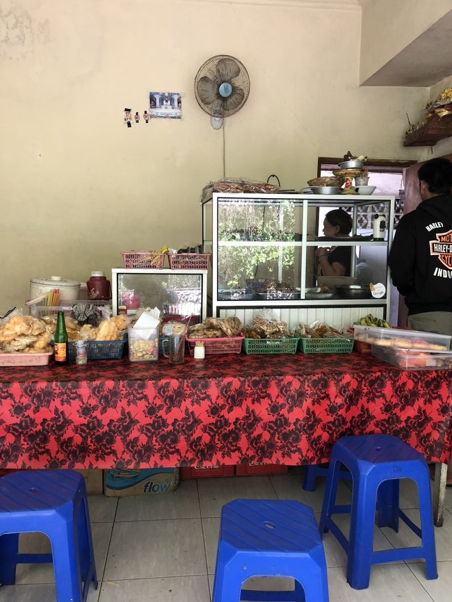 お昼過ぎの中途半端な時間帯でしたが、<br />この日もお店で食べてるおっさん、ブンクス組、どちらも沢山いました。