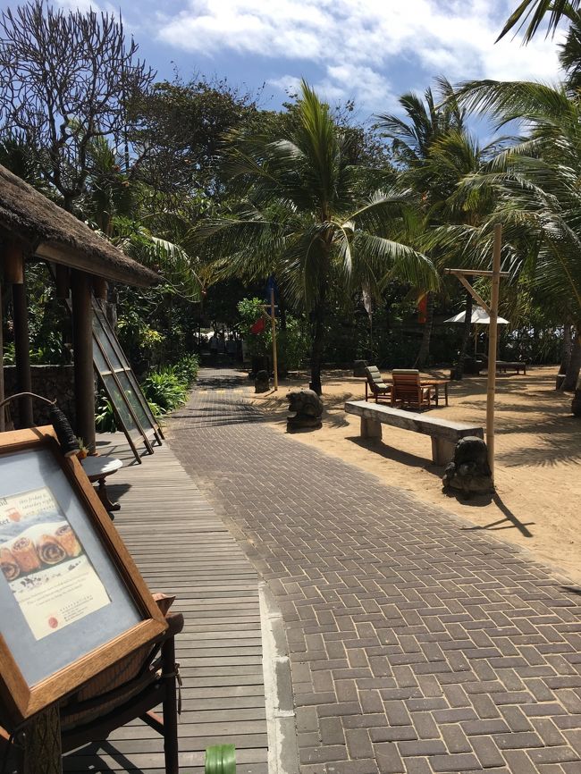 そして大好きなサヌールビーチの遊歩道