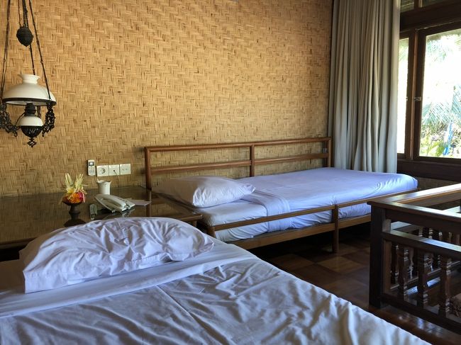 通常はソファだけど我が家はベッド仕様に。<br />息子はここがいたくお気に召したようで、パパと2階で寝ました。