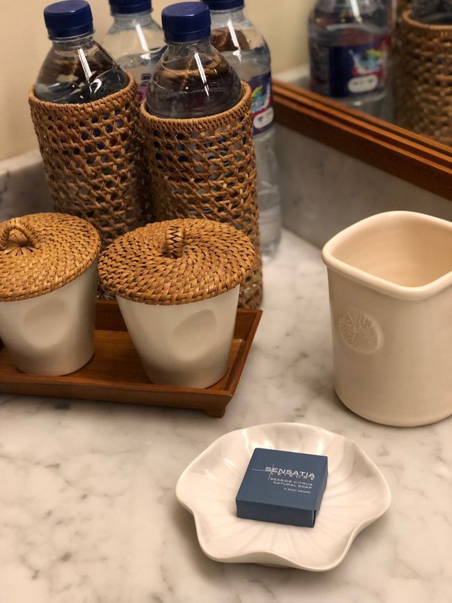 １階のシンクは背中合わせのＷシンク。石鹸がセンセイシャのものになってた。<br />この石鹸、私、主人、娘がとても気に入って、今回は買いにいけませんでしたが、来年の渡バリでは必ずマッシモ前のお店に行って、何点か購入して帰ろうと決めました。