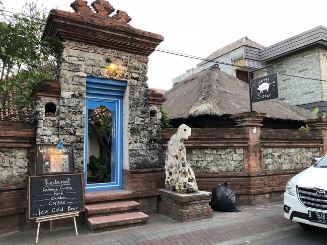 本日の夕食・第一弾はこちら<br />『Warung SARO』<br />有名なレストラン、KAYUMANISの隣です。